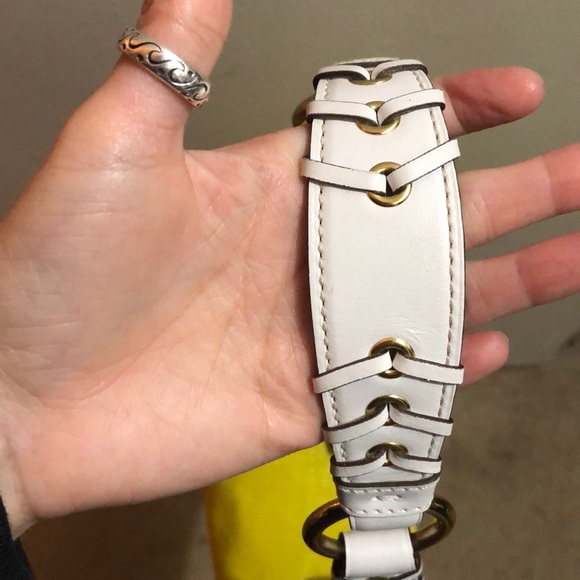 Like new unique coach soft leather purse. - Picture 4 of 8